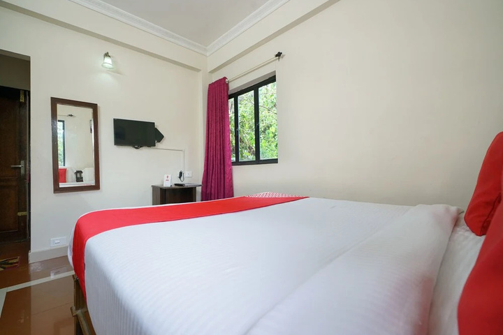 Room 6 of 9