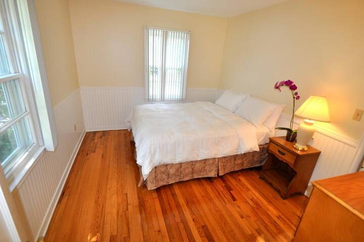 Room 9 of 108