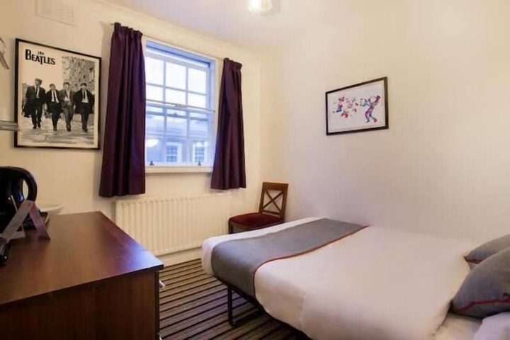 Room 14 of 32