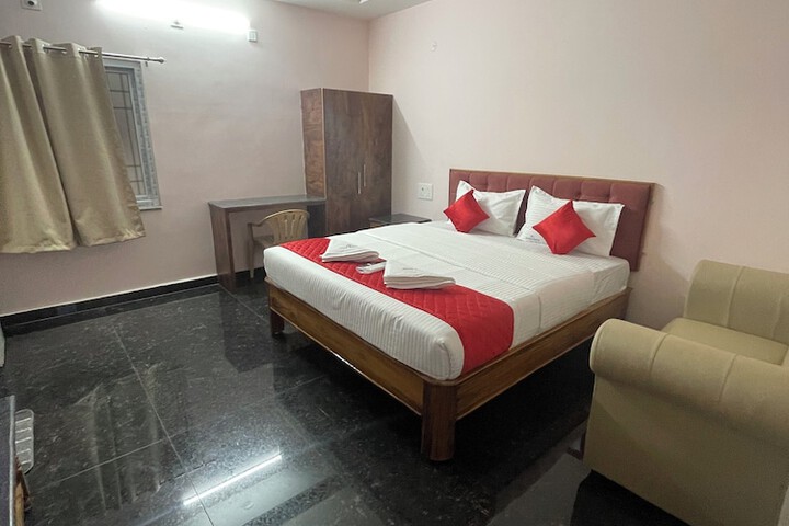 Room 13 of 25