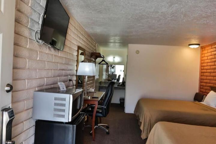 Room 17 of 37
