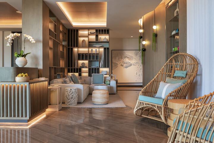 Lounge 306 of 334