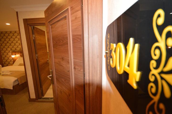 Ballroom/Hall 35 of 39