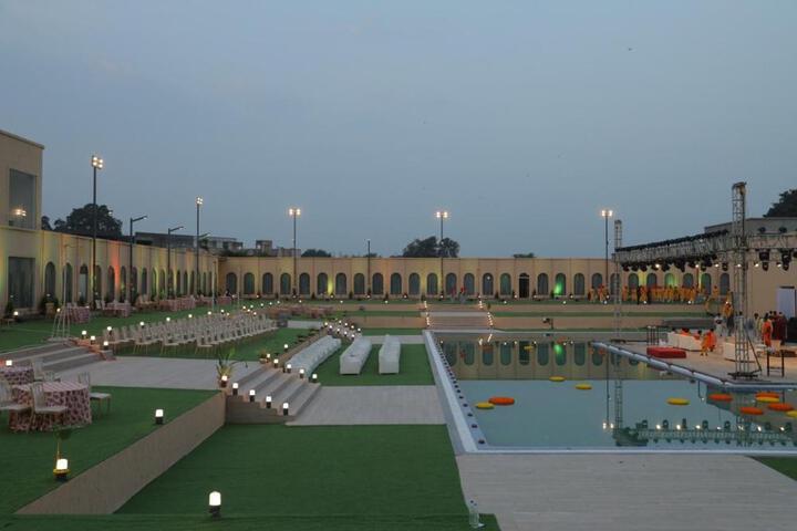 Ganga Ghat by Democracy