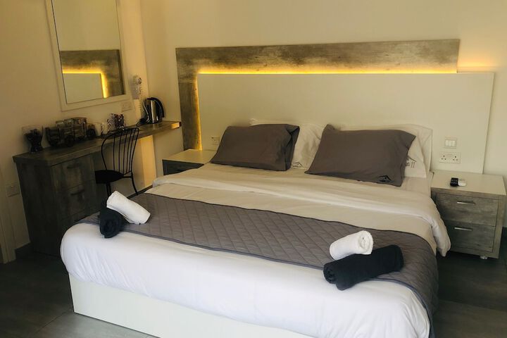 Room 12 of 99