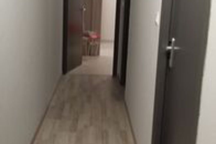Room 9 of 20