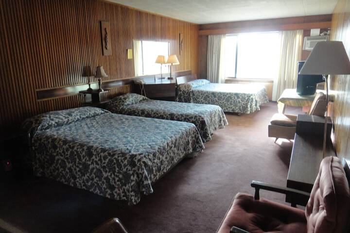 Room 6 of 33
