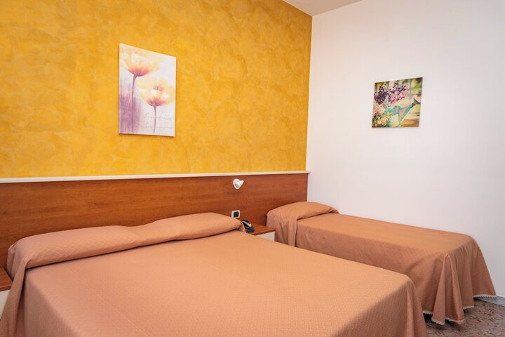 Room 47 of 99
