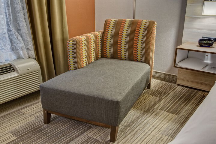 1 King Bed (13 of 13)