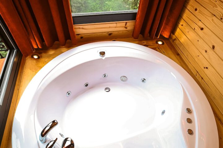 Hot Tub 55 of 64