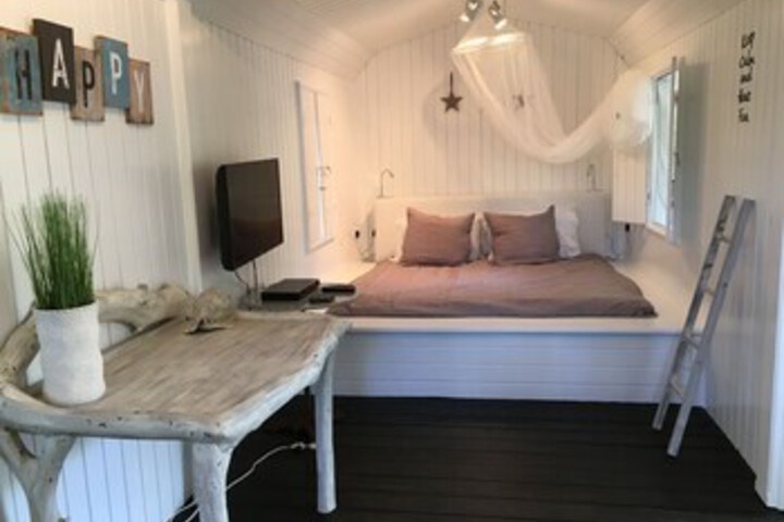 Room 106 of 118