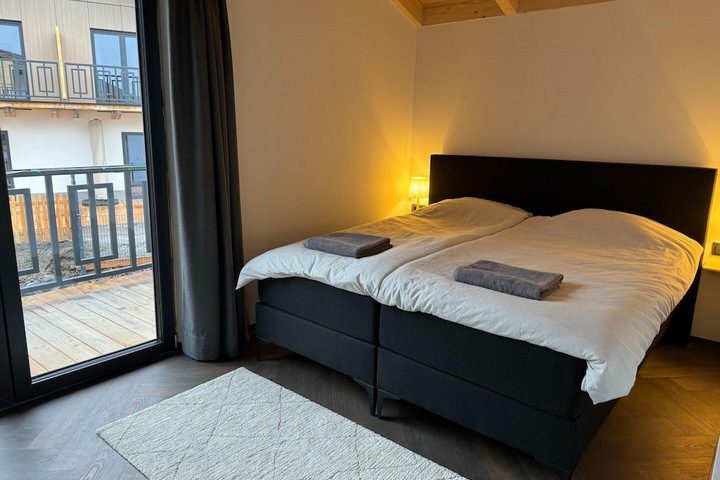 Room 4 of 38