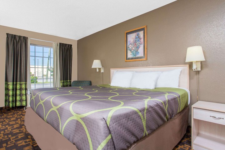 1 King Bed Mobility Accessible (9 of 11)
