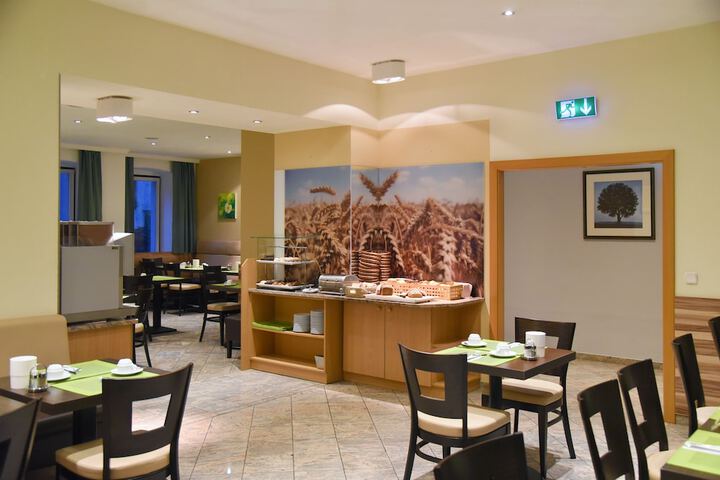 Dining 72 of 86