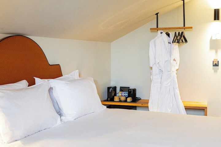 Room 27 of 51