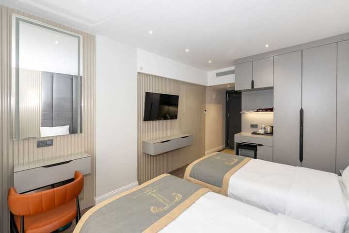 Room 35 of 74
