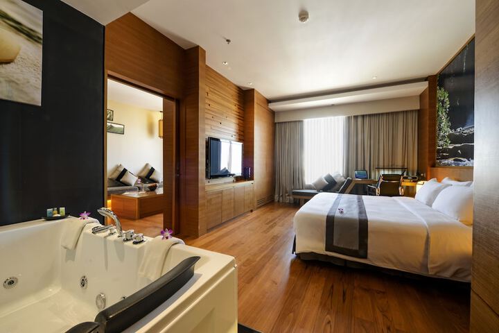 Room 18 of 77
