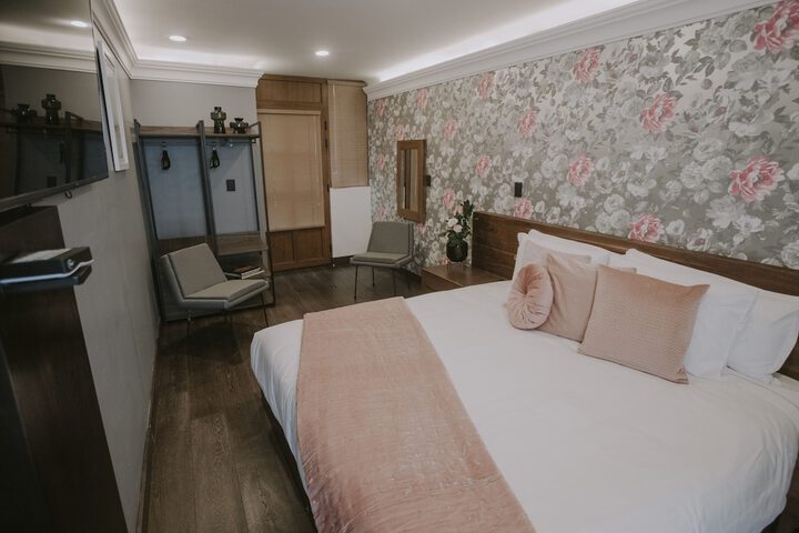 Room 2 of 18