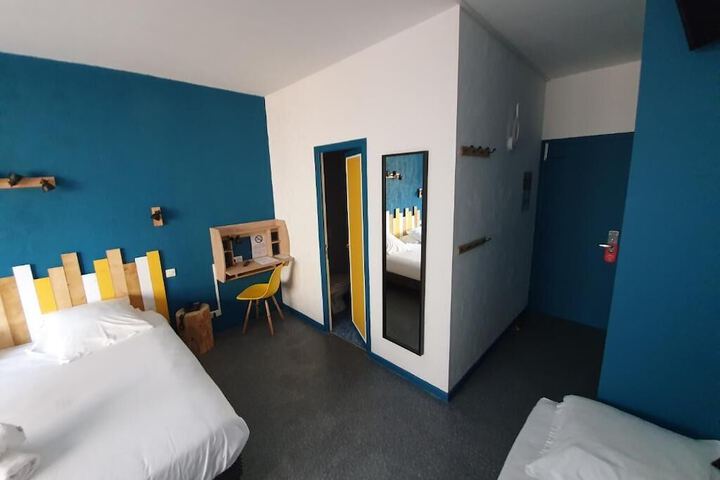 Room 13 of 38