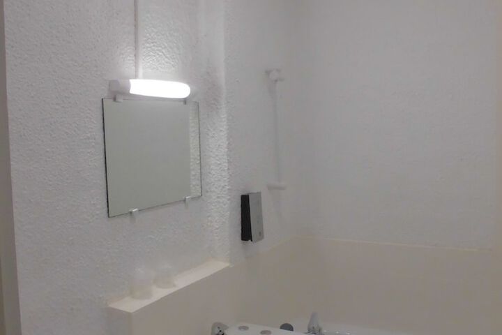 Room 11 of 41