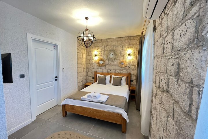 Room 9 of 46