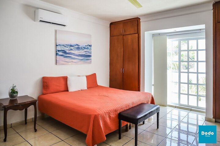 Room 4 of 25
