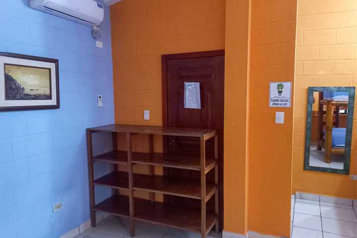 Room 17 of 27
