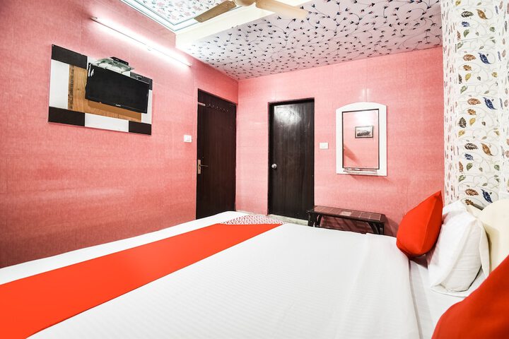 Room 7 of 11