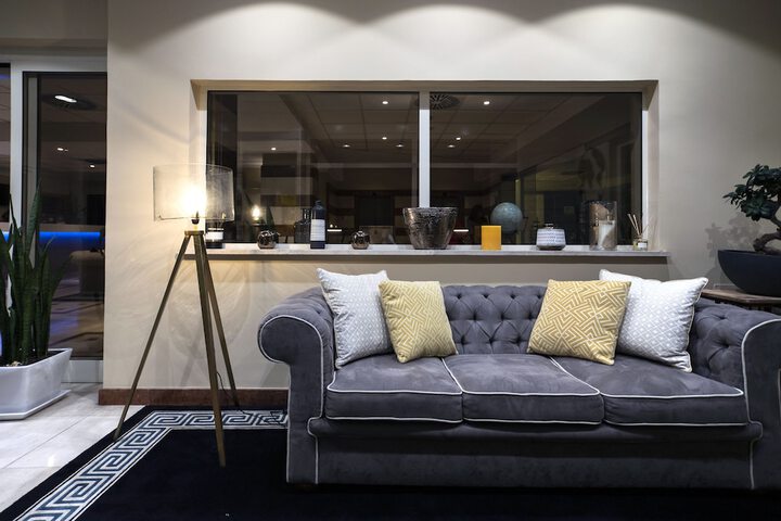 Lounge 41 of 73