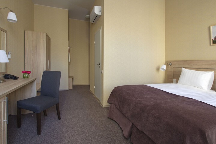 Room 3 of 39