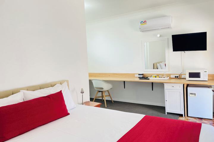 Room 11 of 28