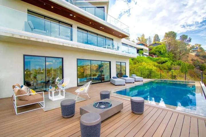 Pool 19 of 25