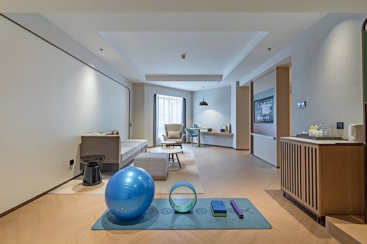 Room 6 of 65