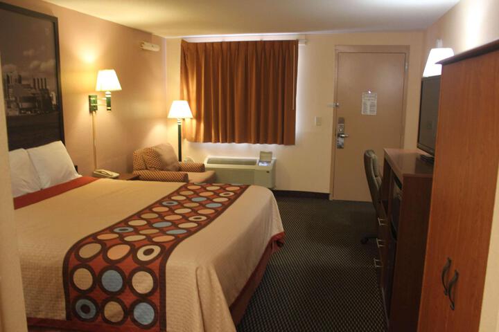 1 King Bed (4 of 4)