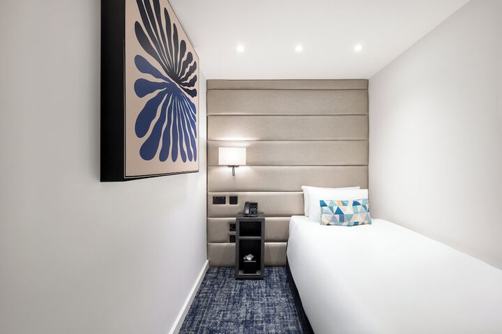 Room 7 of 61