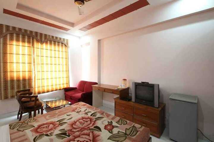 Room 5 of 18