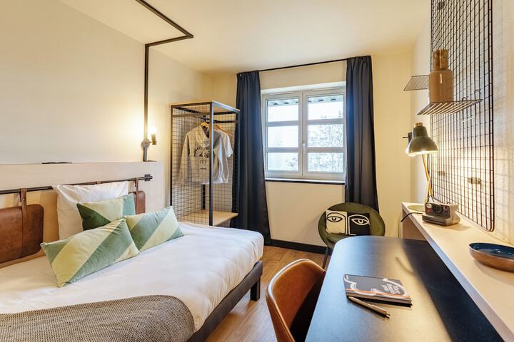 Room 12 of 53