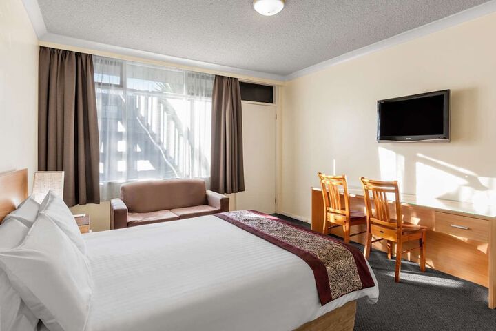 Room 15 of 32