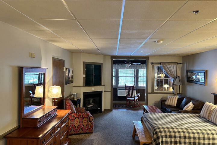 Room 105 of 259