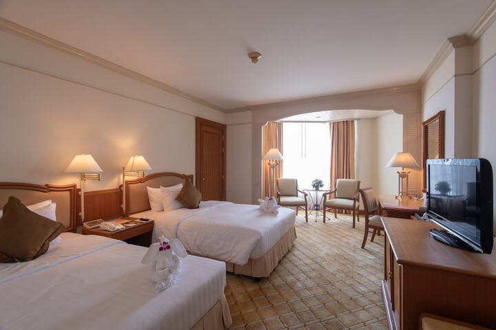 Room 34 of 176