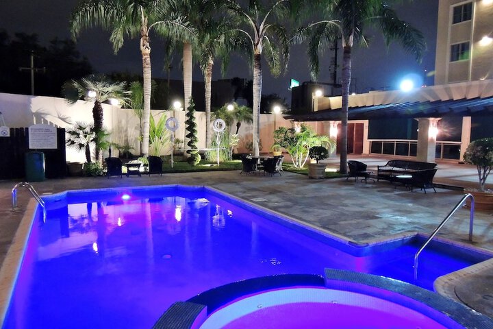 Pool Hotel