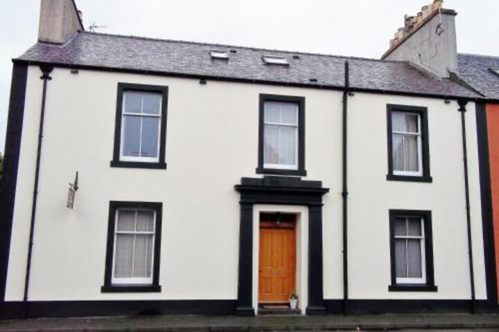 Cuanna House