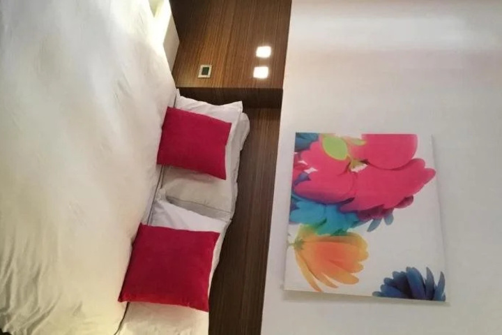 Room 3 of 13