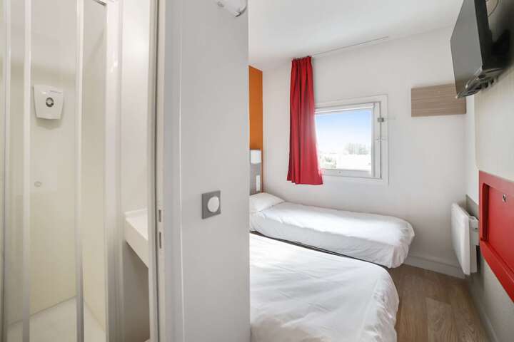 Room 12 of 116