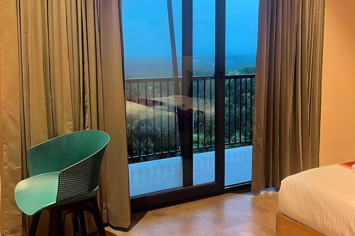 Room 18 of 36