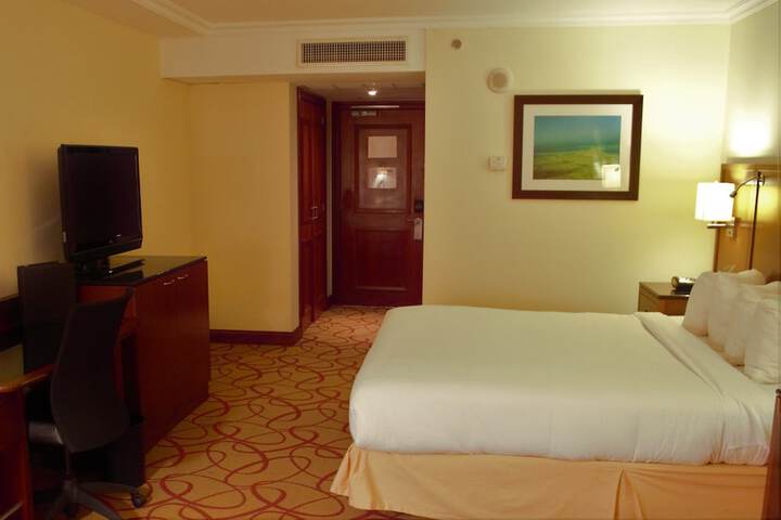 Room 27 of 153