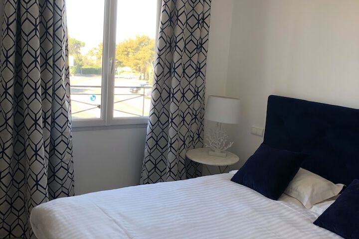 Room 3 of 10