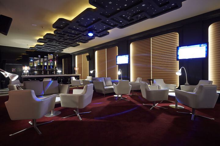 Lounge 77 of 131