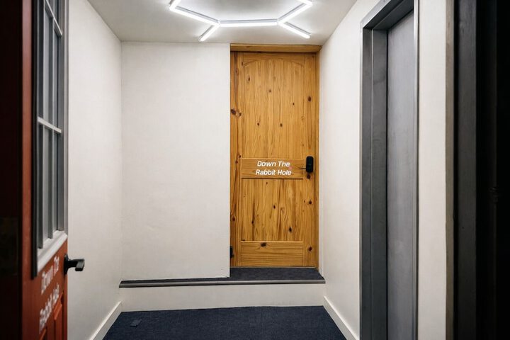 Room 33 of 60