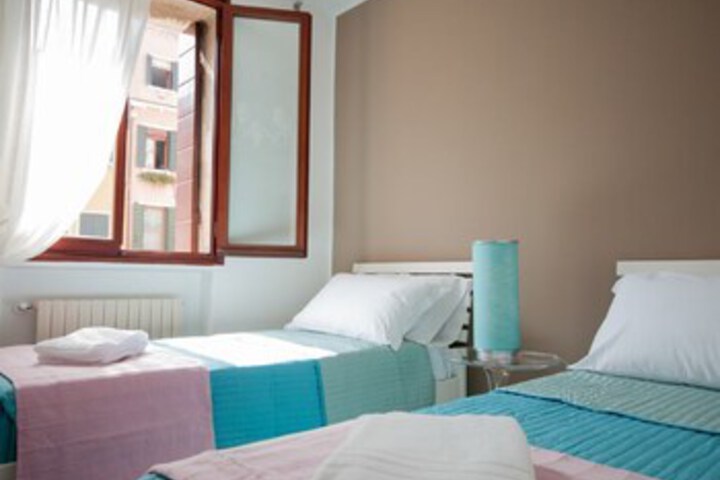 Room 25 of 34